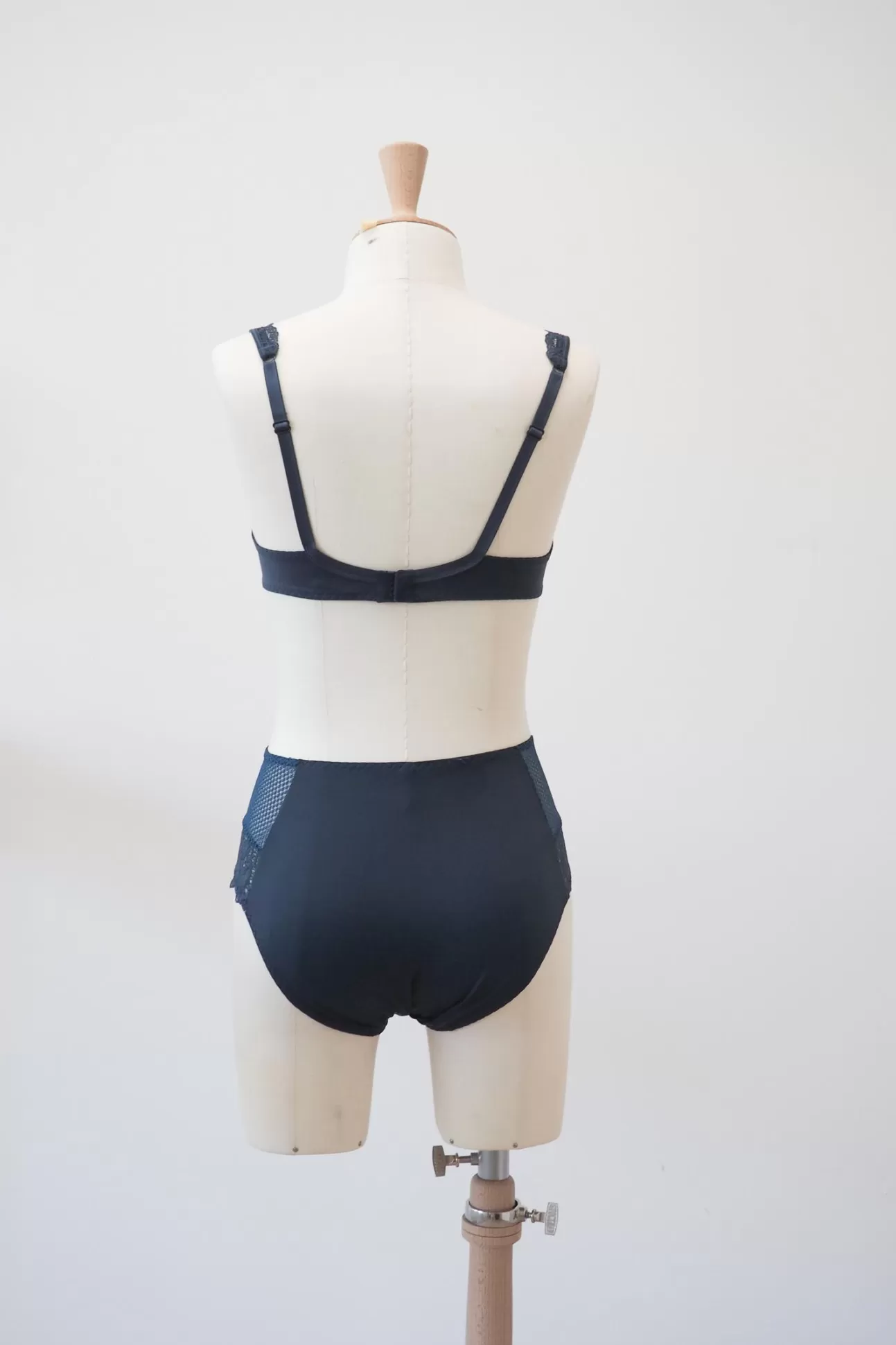 Maison Lejaby Gaby*Culotte Taille Haute Bleu Nuit En Dentelle De Calais Nuit Bleue