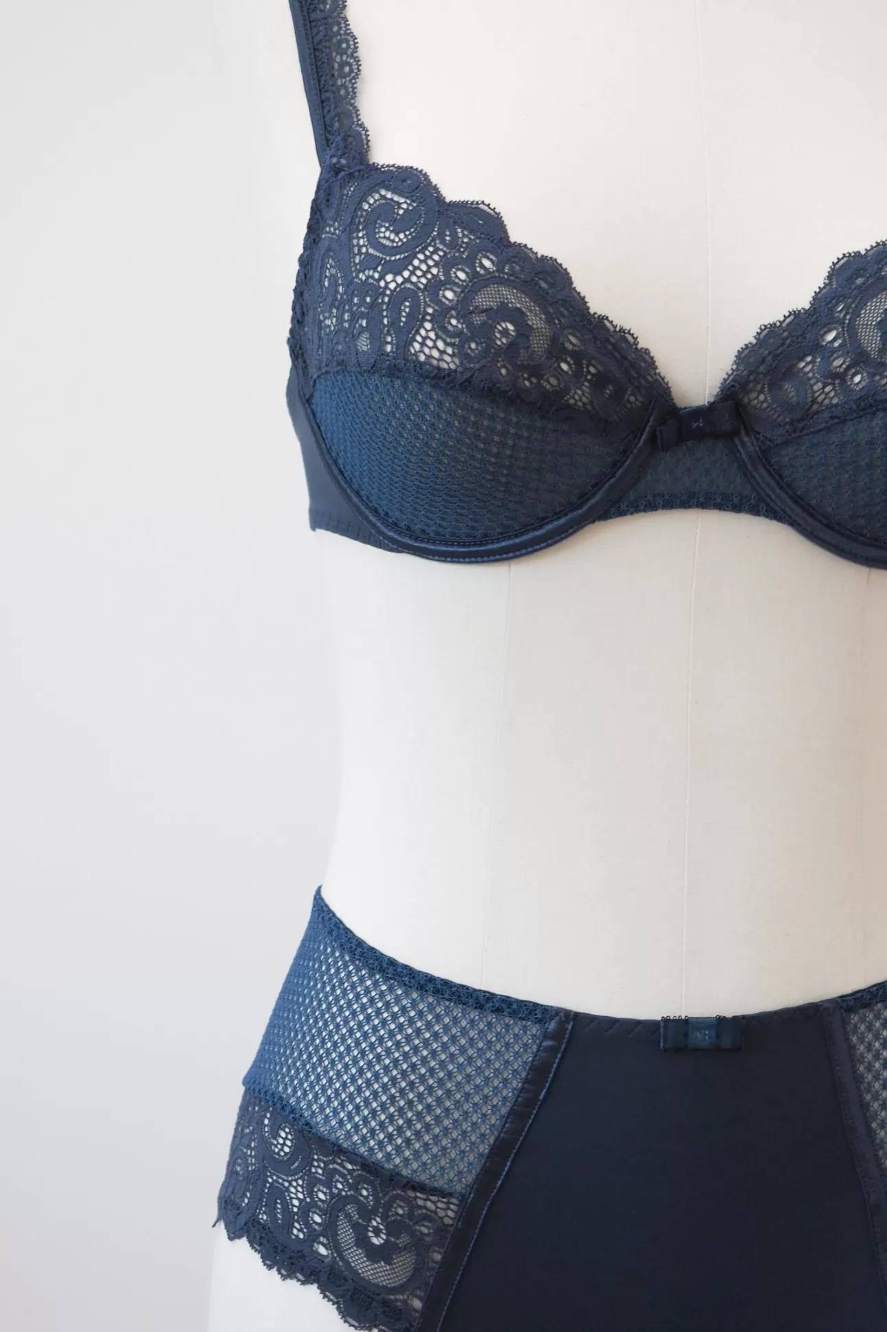 Maison Lejaby Gaby*Soutien-Gorge Avec Armatures Bleu Nuit En Dentelle De Calais Nuit Bleue