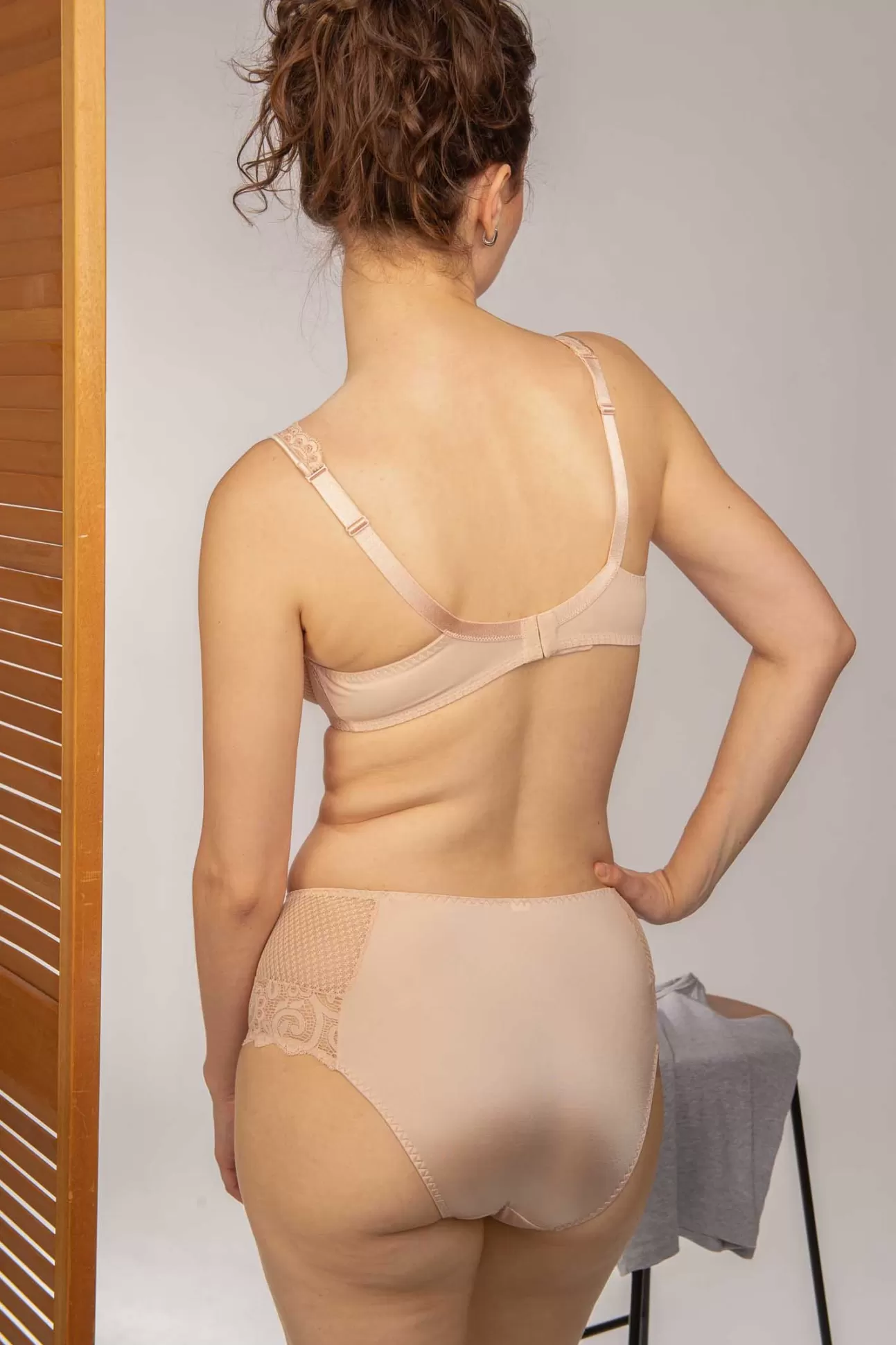 Maison Lejaby Bonnets F, G, H*Soutien-Gorge Balconnet Armatur Grande Taille Beige En Dentelle De Calais Rose Fume